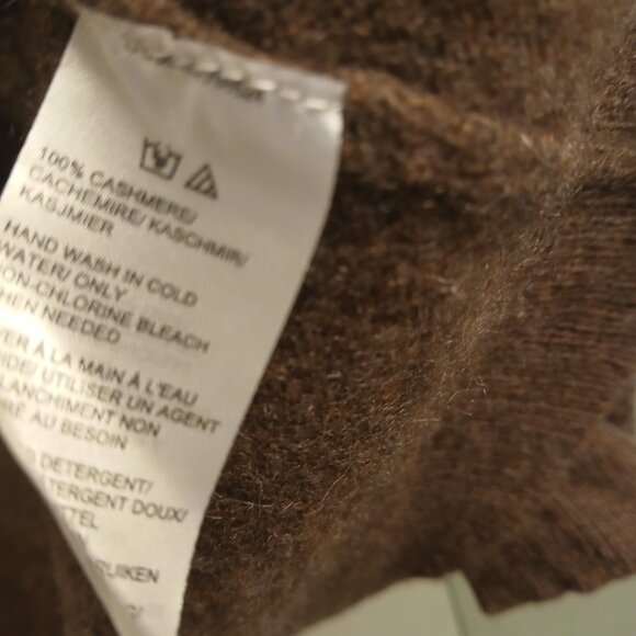 Lord & Taylor 100% Cashmere Luxe Cardi­gan - Picture 5 of 11